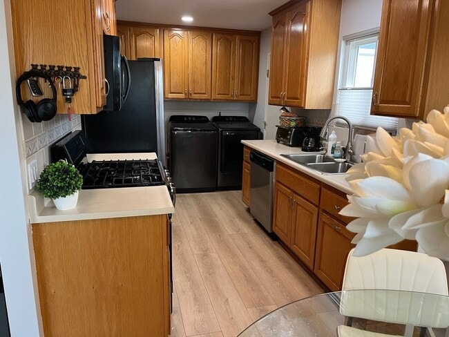 Foto del edificio - 3265 Pearl Ln