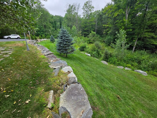Foto del edificio - Luxurious 3-Bedroom Home in Poughquag, NY