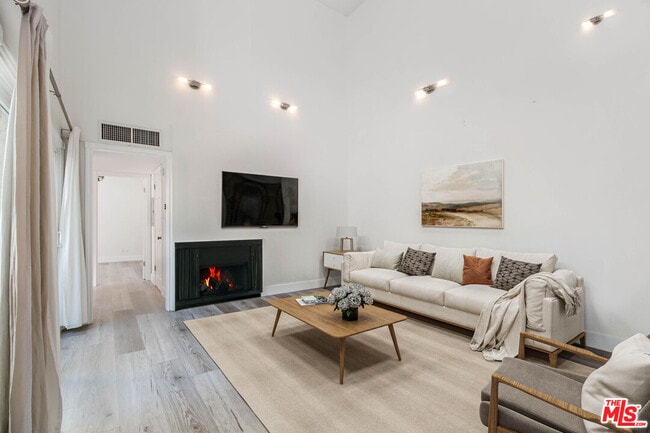 Foto del edificio - 1339 N Columbus Ave