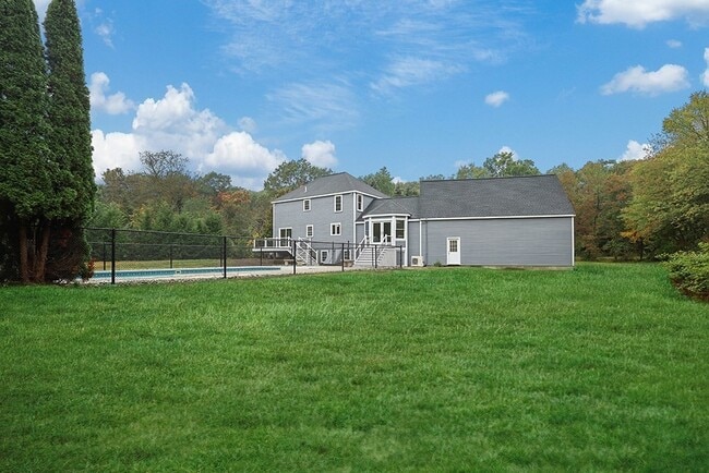 Foto del edificio - 94 Hudson Rd