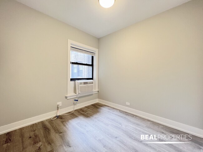 Foto del edificio - 707 W Brompton Ave