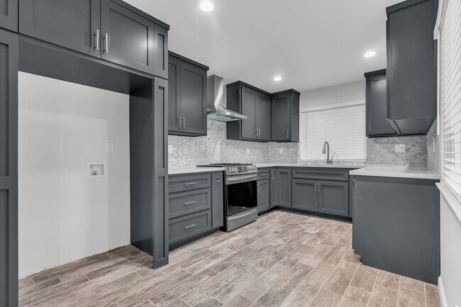 Foto del edificio - 16223 Haldane St