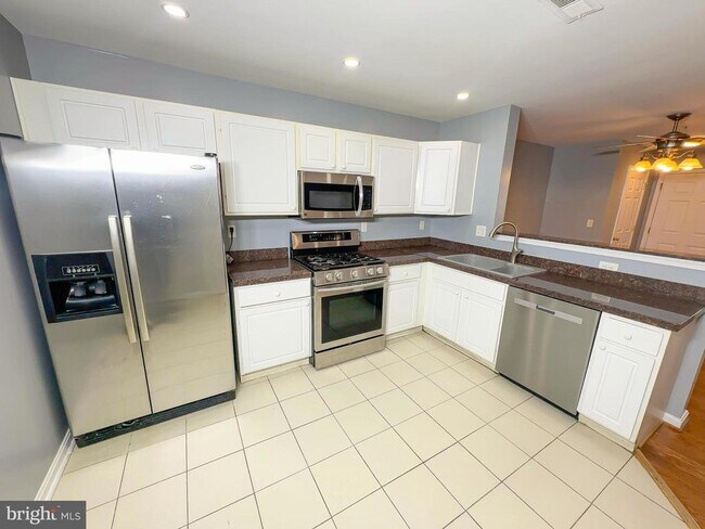 Building Photo - 1632 Briarview Ct