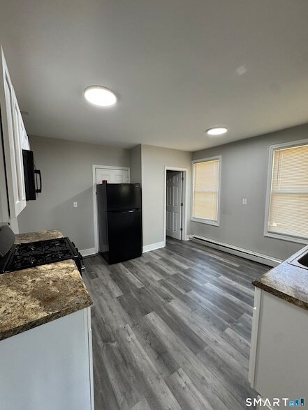 Foto del edificio - 222 Hallock Ave