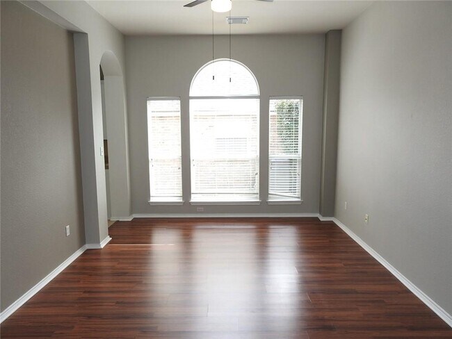 Building Photo - 4124 Moss Hollow Dr