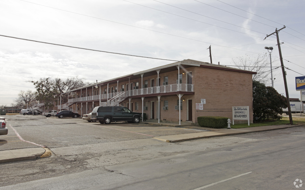 Primary Photo - Silver Belle Apartments