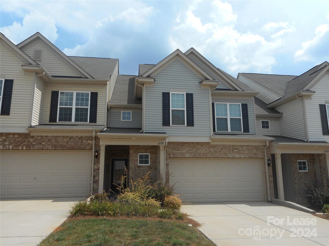 Foto principal - 6538 Portland Rose Ln