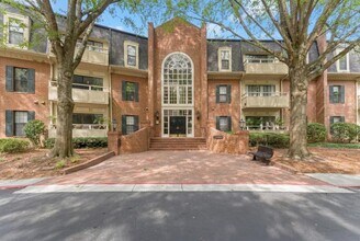 Building Photo - 25312 Plantation Dr NE