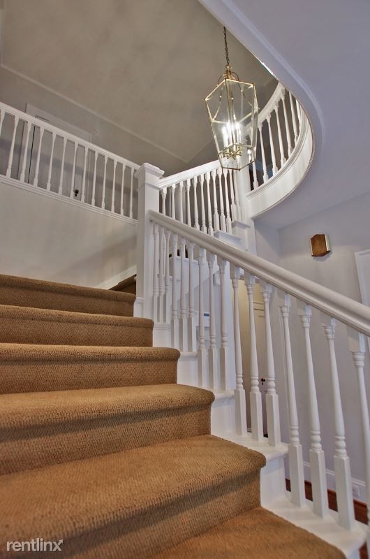 Building Photo - 5 br, 3 bath Apartment - 784 Briarcliff Rd NE