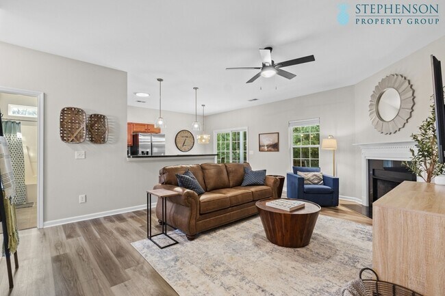 Foto del edificio - 217 Whispering Oak Ln