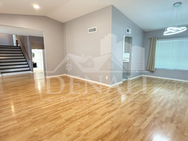 Building Photo - 811 E Chilton Dr
