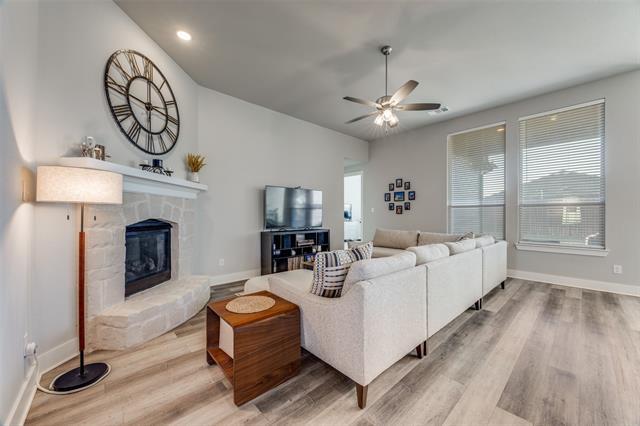 Building Photo - 817 Markham Dr