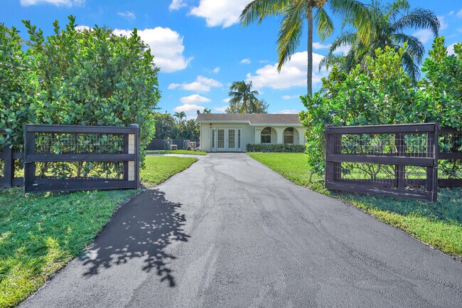 Foto del edificio - 8392 Pinto Dr