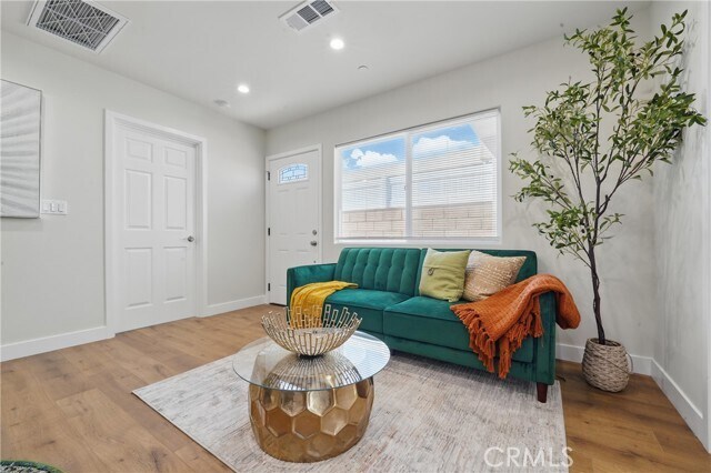 Foto del edificio - 8140 Vantage Ave