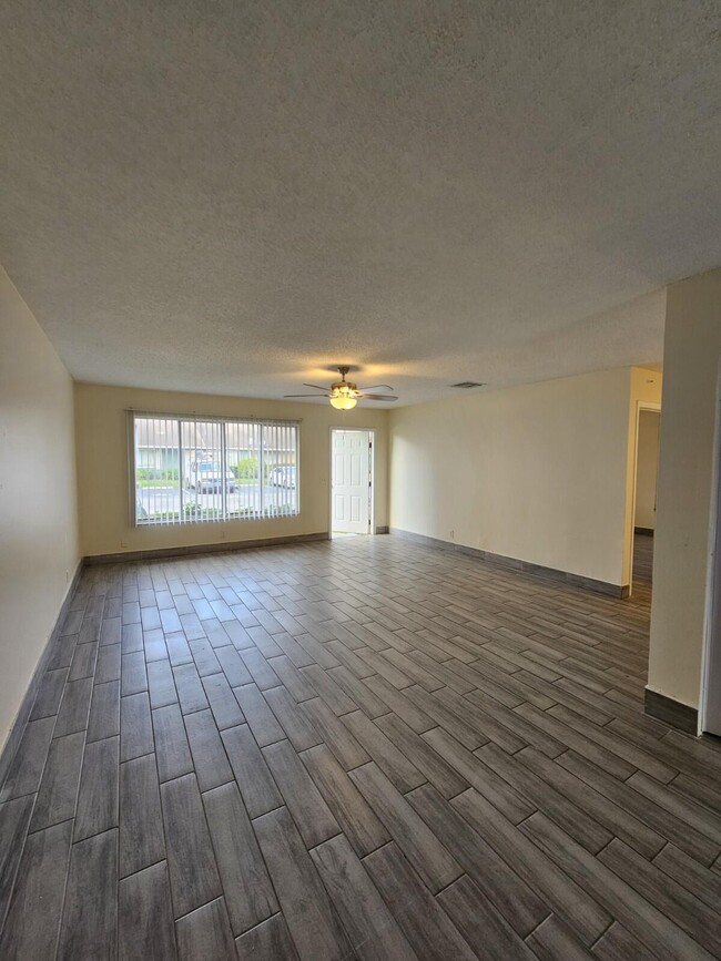 Foto del edificio - 4643 Orleans Ct