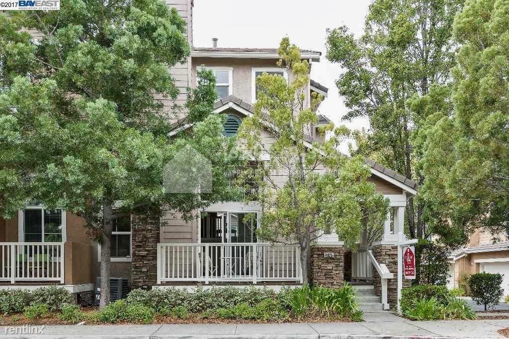 Foto principal - 3 br, 2.5 bath Condo - 4825 Boxwood Way, #...