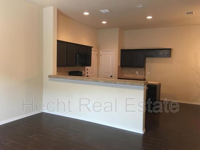 Foto del edificio - 684 Creekside Cir