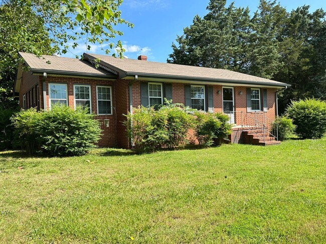 Building Photo - Fully Furnished/Inclusive 2 Bedroom/1 Bath...