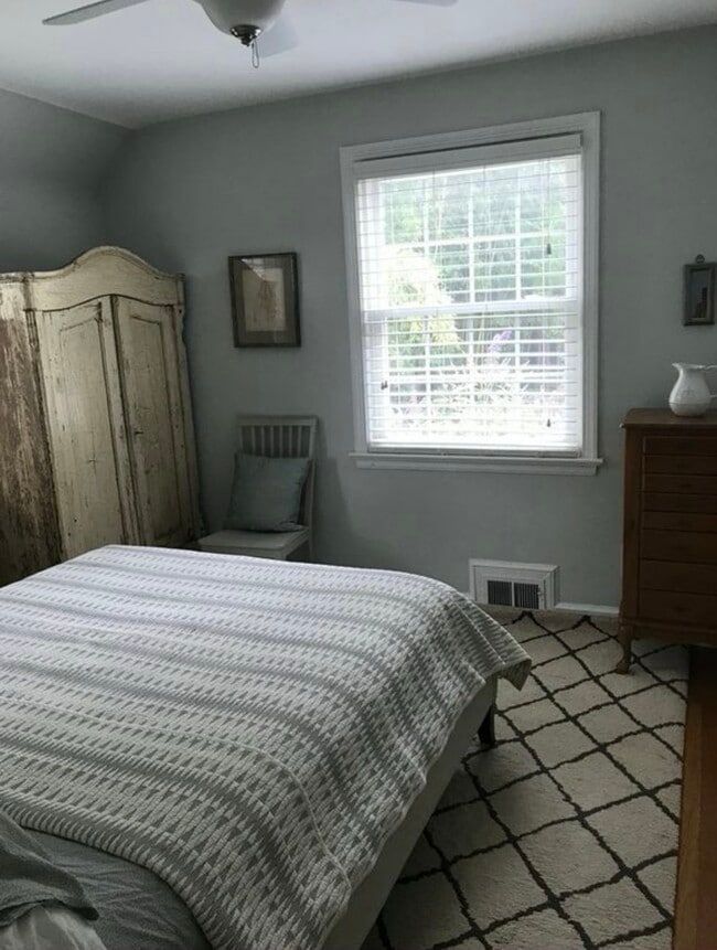 Foto del edificio - 4629 Tilden St NW