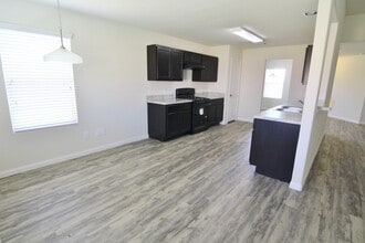 Building Photo - 18 Leisure Shore Ct