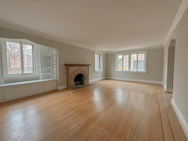 Foto del edificio - 7224 Pershing Ave