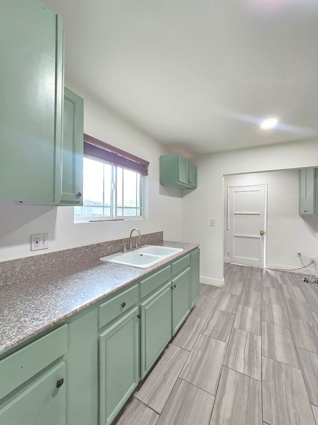 Building Photo - 8154 Potter Ave