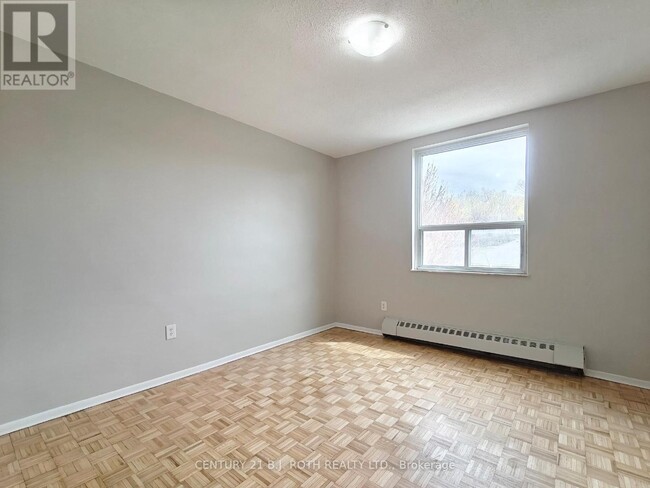 Building Photo - 90 Holgate St