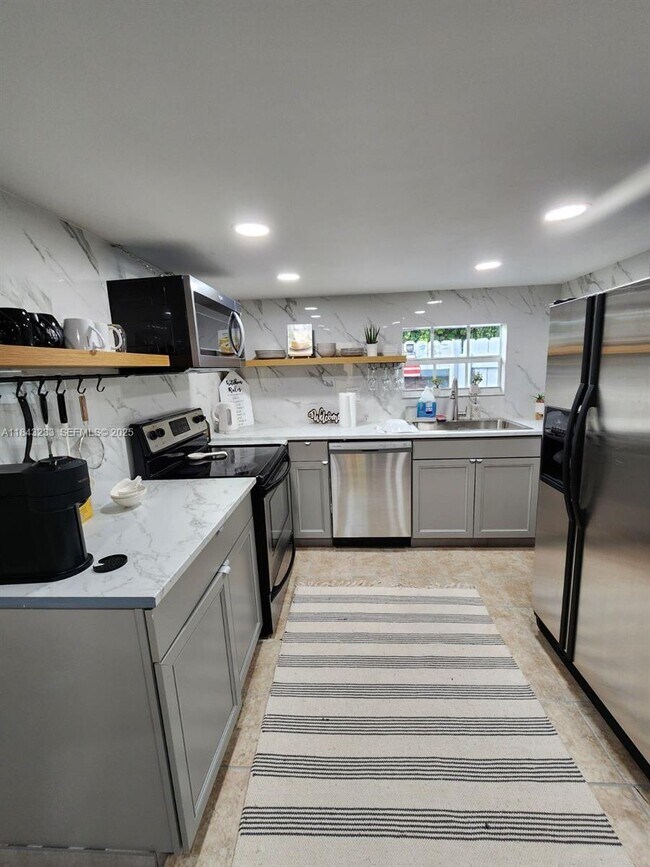 Foto del edificio - 1872 SW 29th Ave