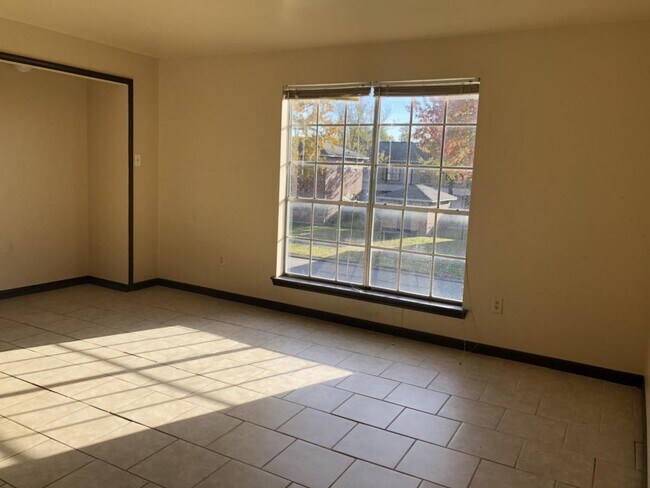 Foto del edificio - 8121 Ned Ave
