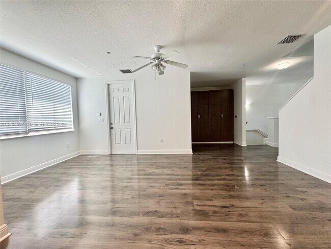 Foto del edificio - 1332 SW 2nd Ct