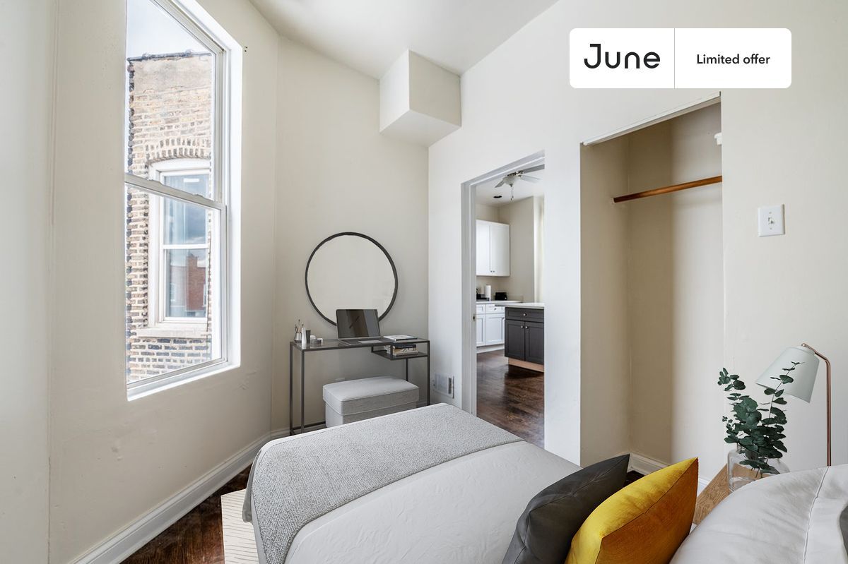 Private bedroom in 3 bed/1 bath Home Condo for Rent in Chicago, IL