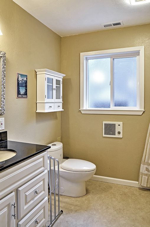 Guest bath - 3680 Aspen Ave