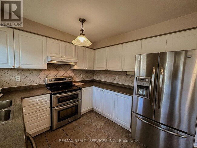 Building Photo - 41 Sandyshores Dr