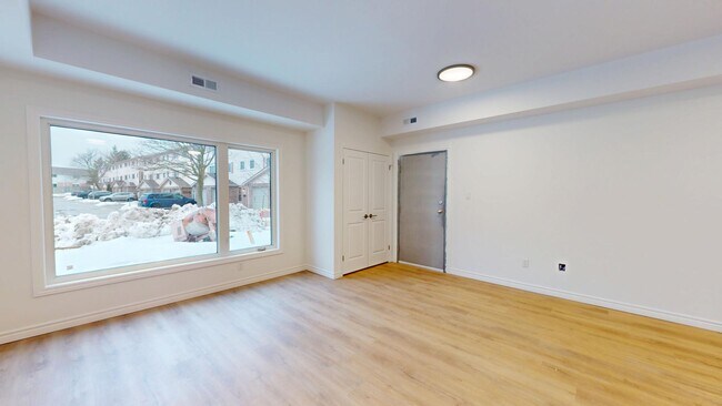 Photo du bâtiment - CLEAN AND MODERN TWO BEDROOM TWO BATH ON POND MILLS RD!
