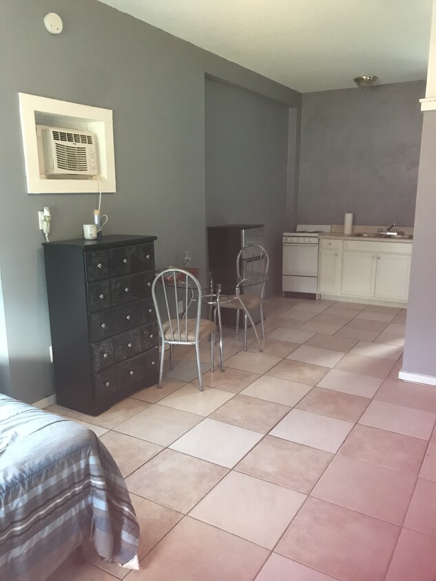 Foto principal - 6730 Old Dixie Hwy, Apt #2