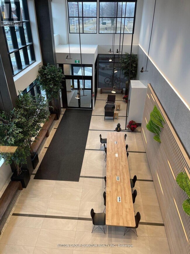 Photo du bâtiment - 50 George Butchart Dr