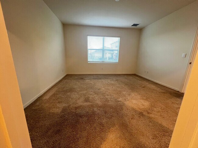 Building Photo - 10997 SW Vasari Way