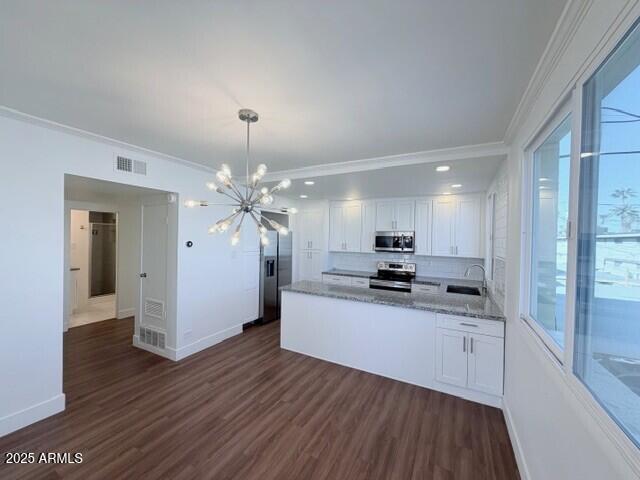 Foto del edificio - 6936 E 3rd St