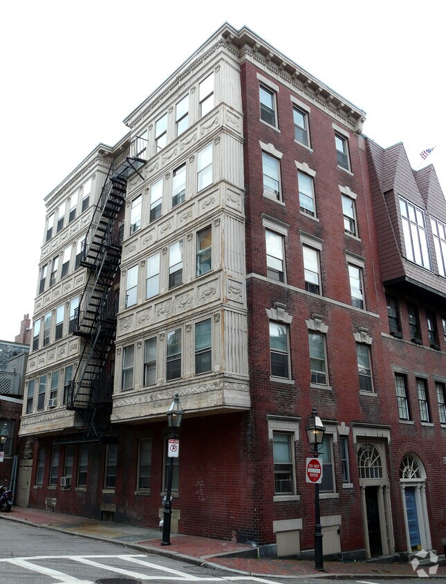 Building Photo - 112 Myrtle St