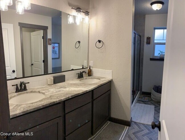 Foto del edificio - 6433 N Idlewood Dr