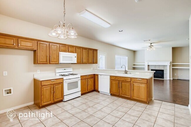 Building Photo - 3244 Silver Creek Dr