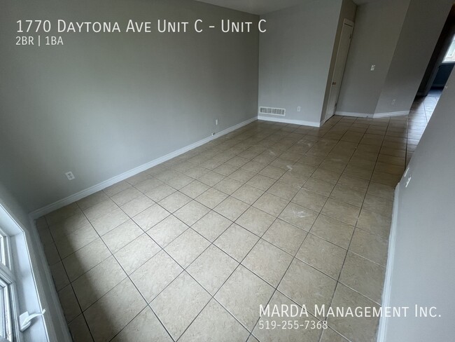 Photo du bâtiment - SPACIOUS 2 BED/1BATH UNIT NEAR HURON CHURC...