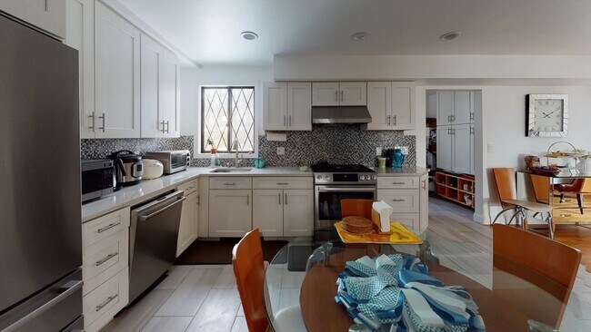 Foto del edificio - 22-24 Broadlawn Park