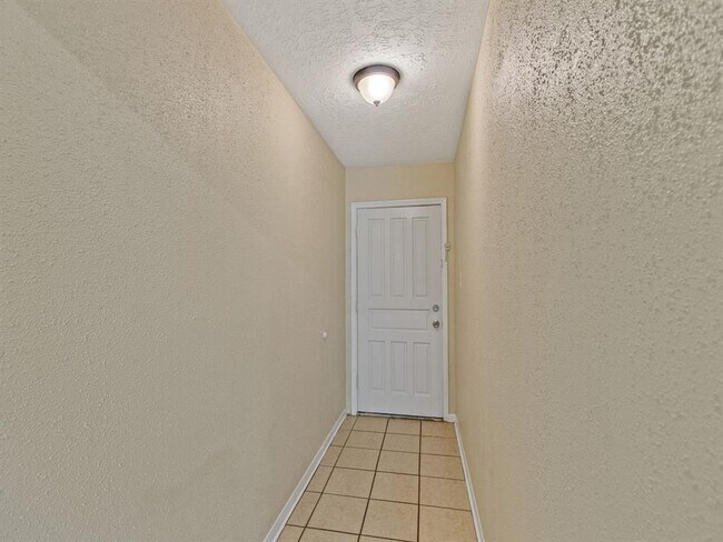 Building Photo - 6026 Knotty Post Ln