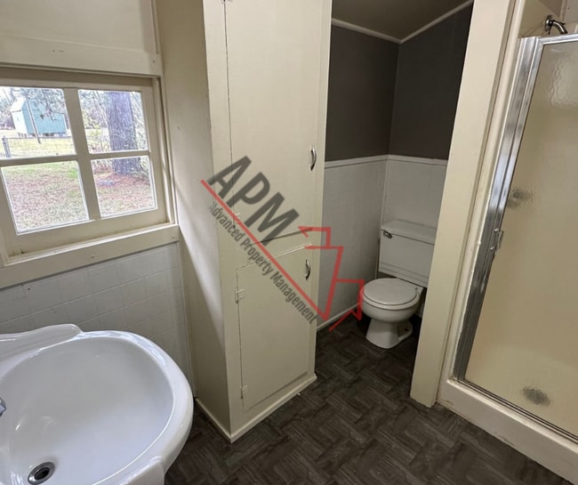 Building Photo - Cute Little 2 bedroom House