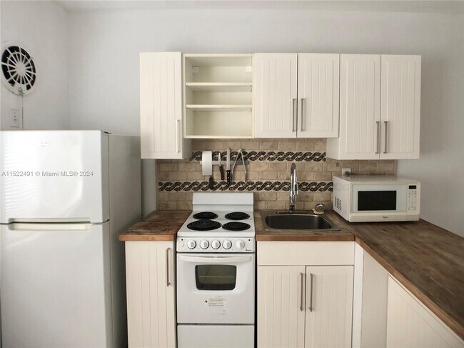 Foto del edificio - 7300 Byron Ave