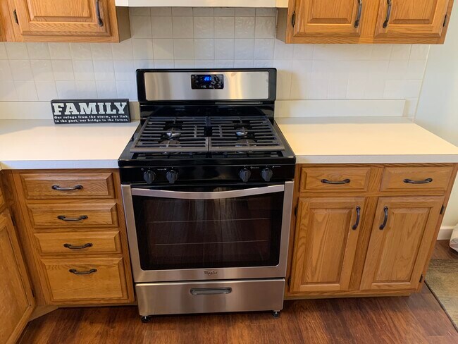 Brand new range - 1239 Dorne Dr