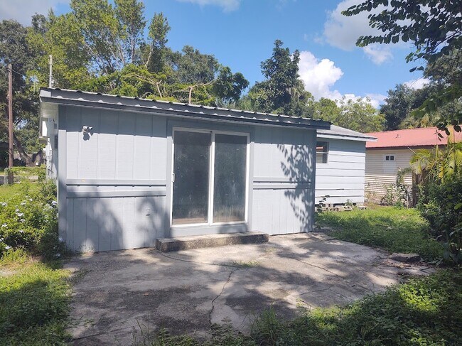 Back - 559 Clark St