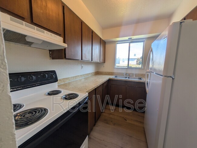 Foto del edificio - 275 Rose Ave