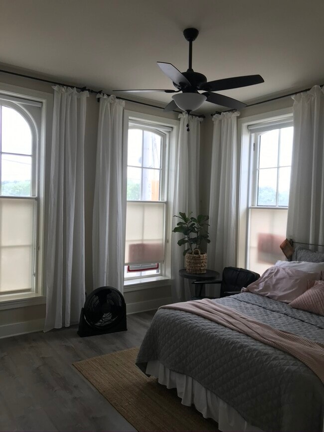 bedroom - 440 N Main St